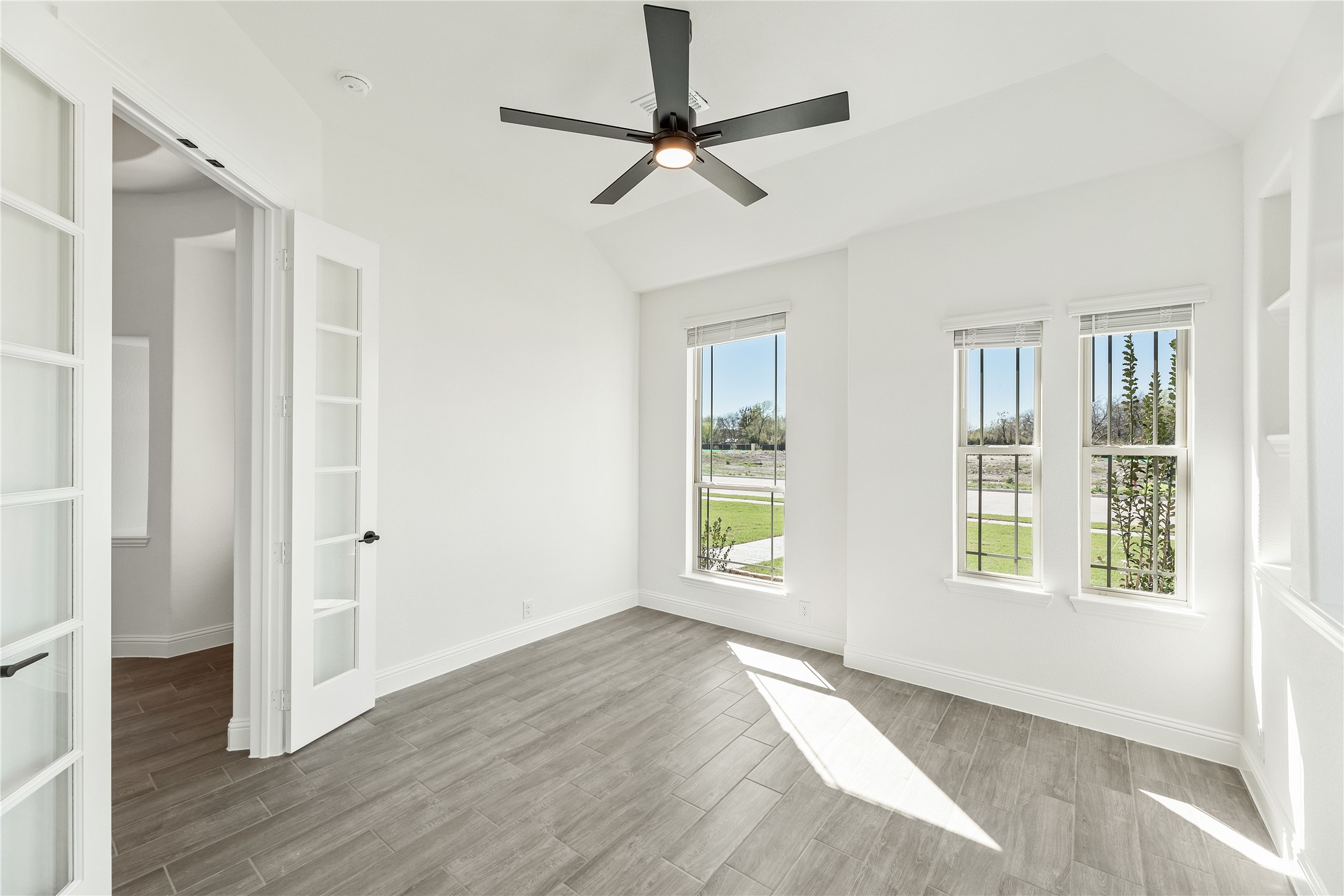 546 Hearthstone Boulevard Red Oak TX 75154