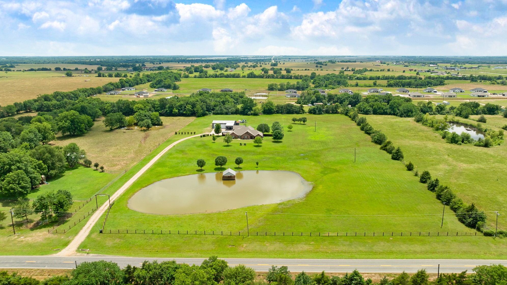 4141 Farm Road 2820 Sumner TX 75486