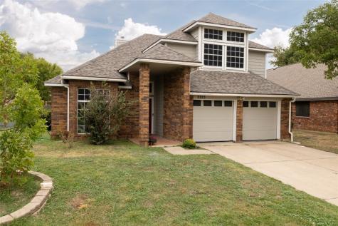 2223 Reverchon Drive Arlington TX 76017