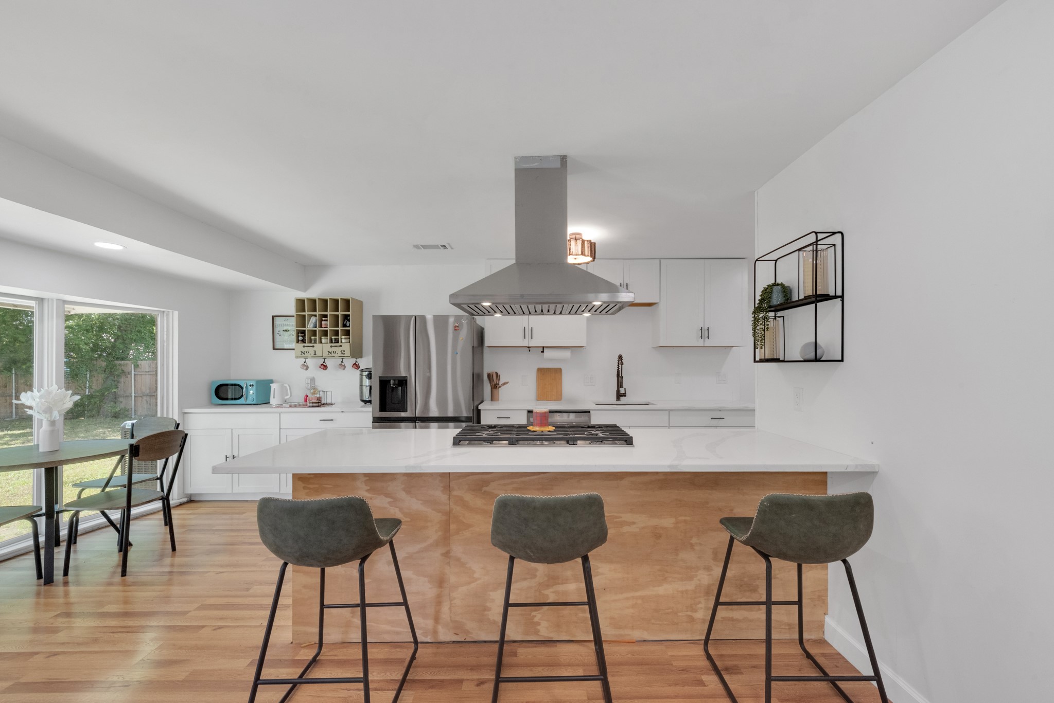 821 Lovers Lane Grapevine TX 76051