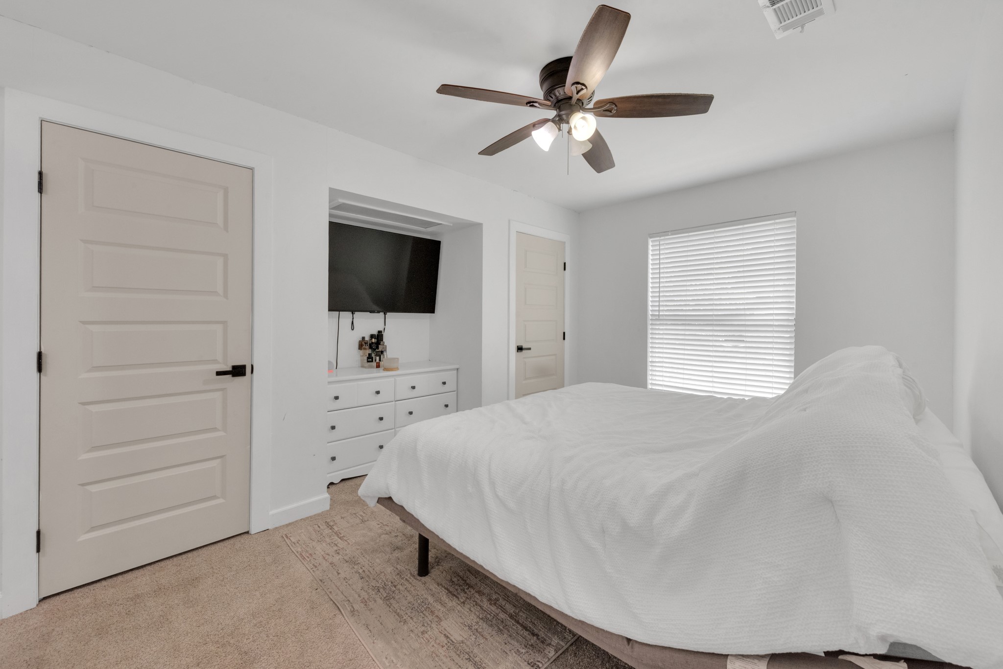 821 Lovers Lane Grapevine TX 76051
