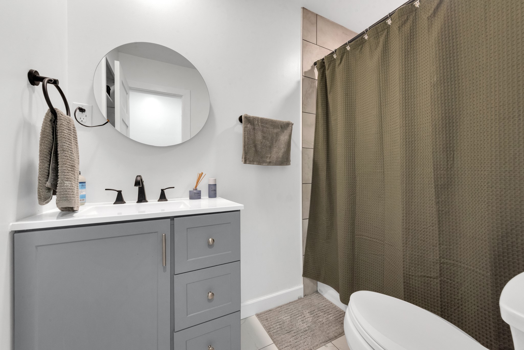 821 Lovers Lane Grapevine TX 76051