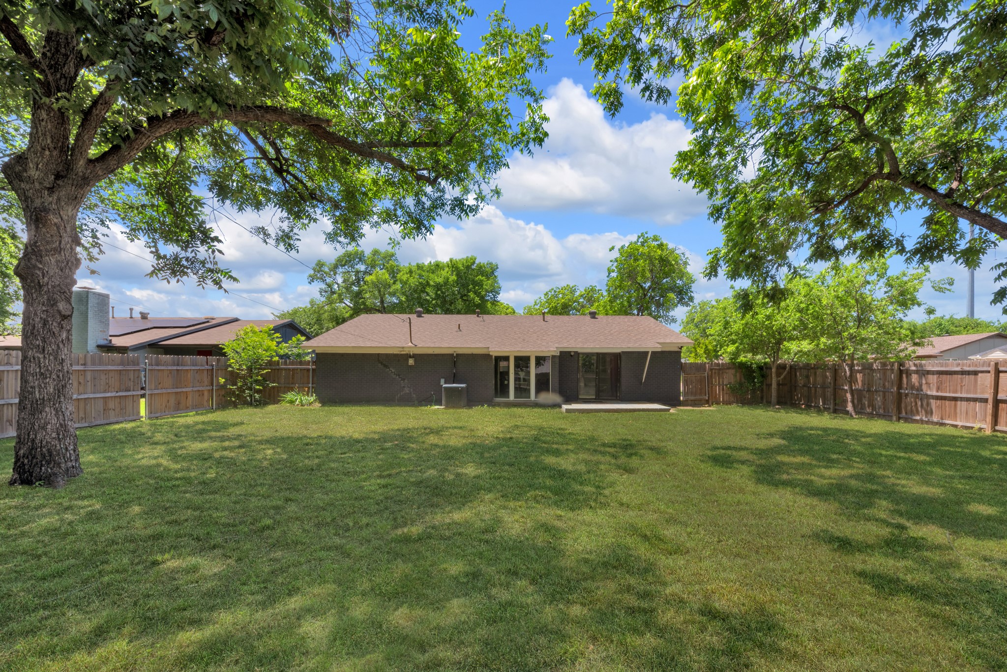 821 Lovers Lane Grapevine TX 76051