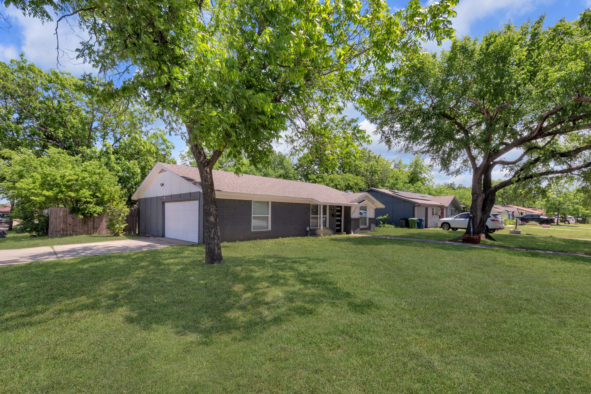 821 Lovers Lane Grapevine TX 76051