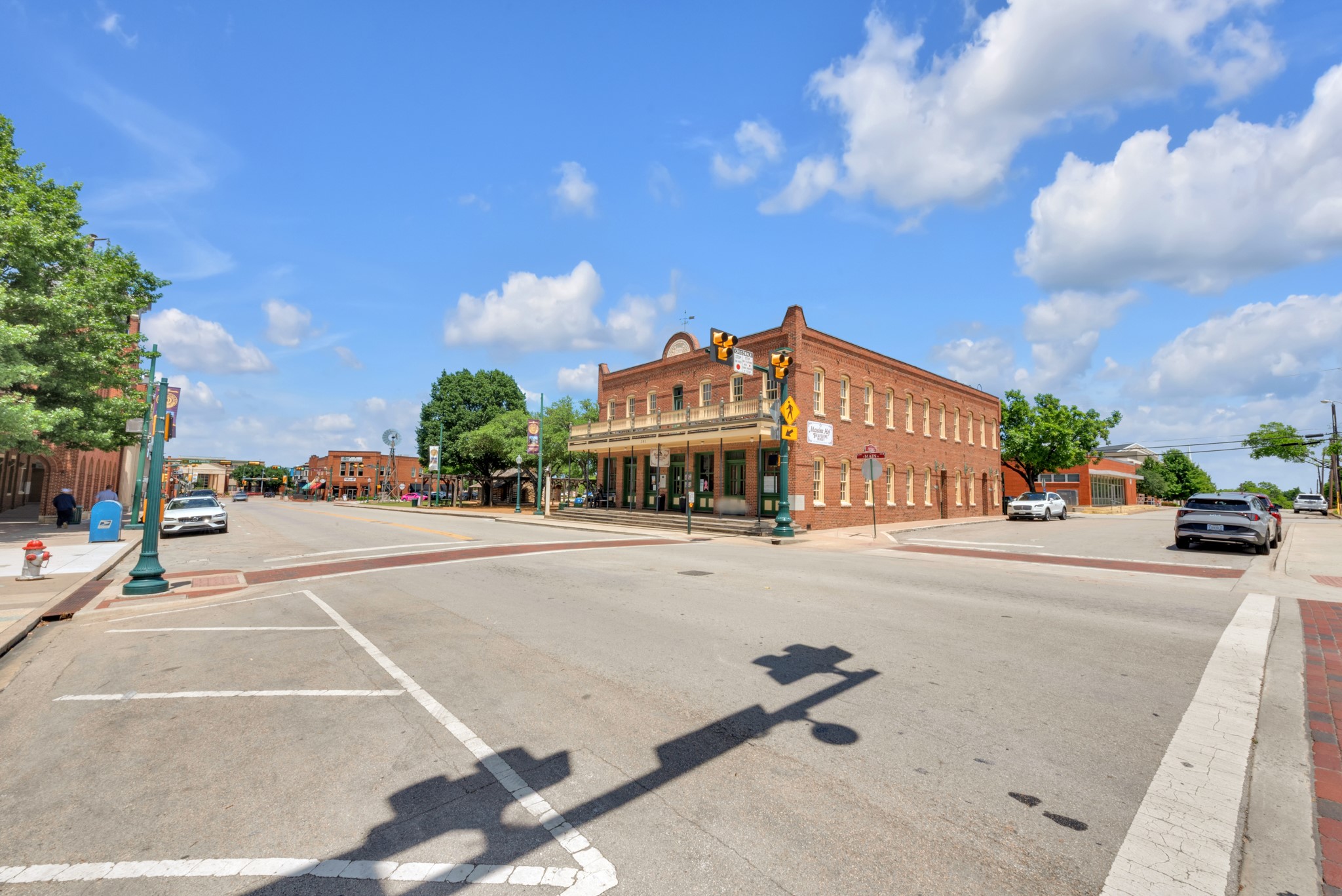 821 Lovers Lane Grapevine TX 76051