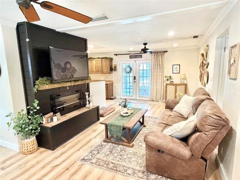 806 Glen Key Street Denison TX 75020