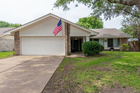 2502 Clayton Oaks Drive Grand Prairie TX 75052