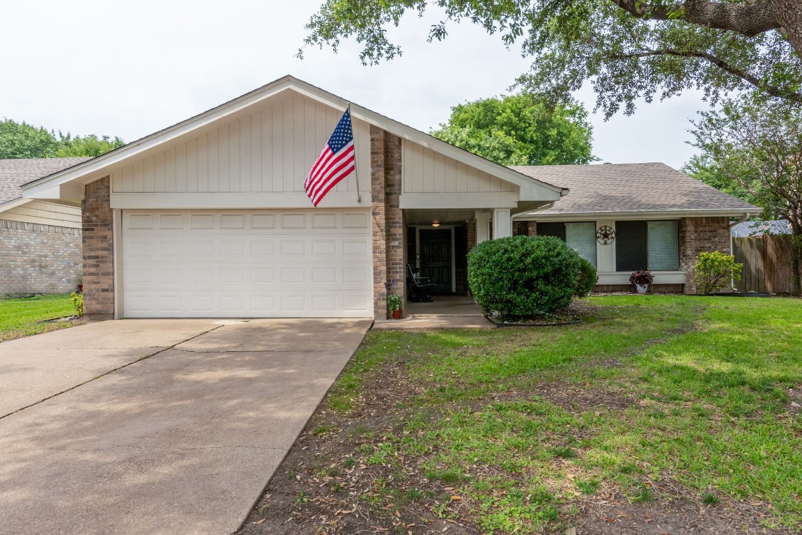 2502 Clayton Oaks Drive Grand Prairie TX 75052