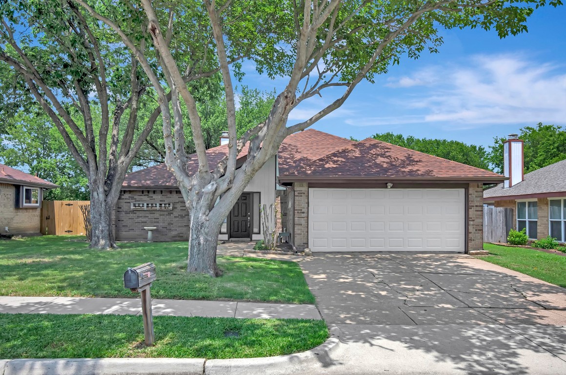411 Kalmia Drive Arlington TX 76018