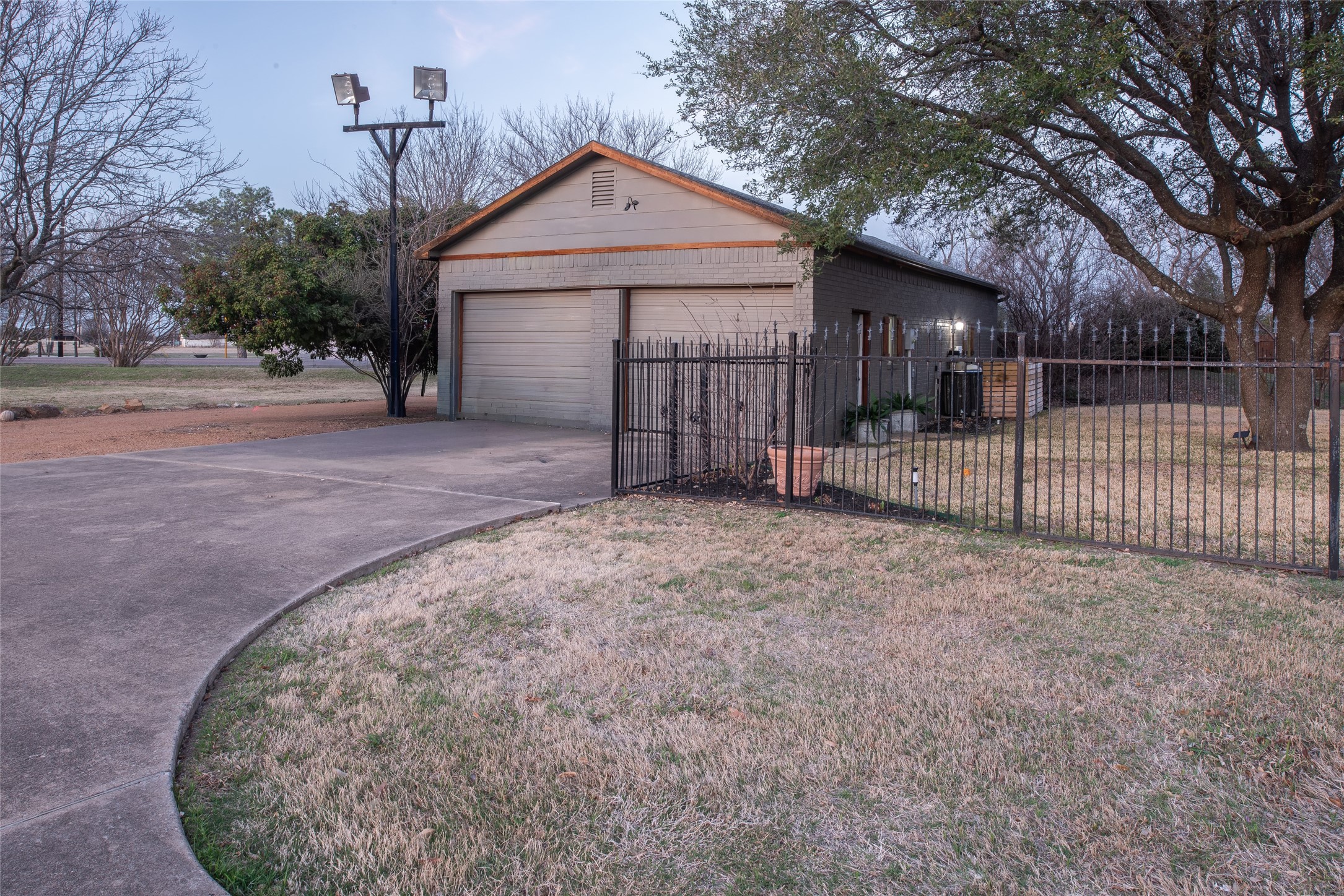 2 Moonlight Trail Lucas TX 75002