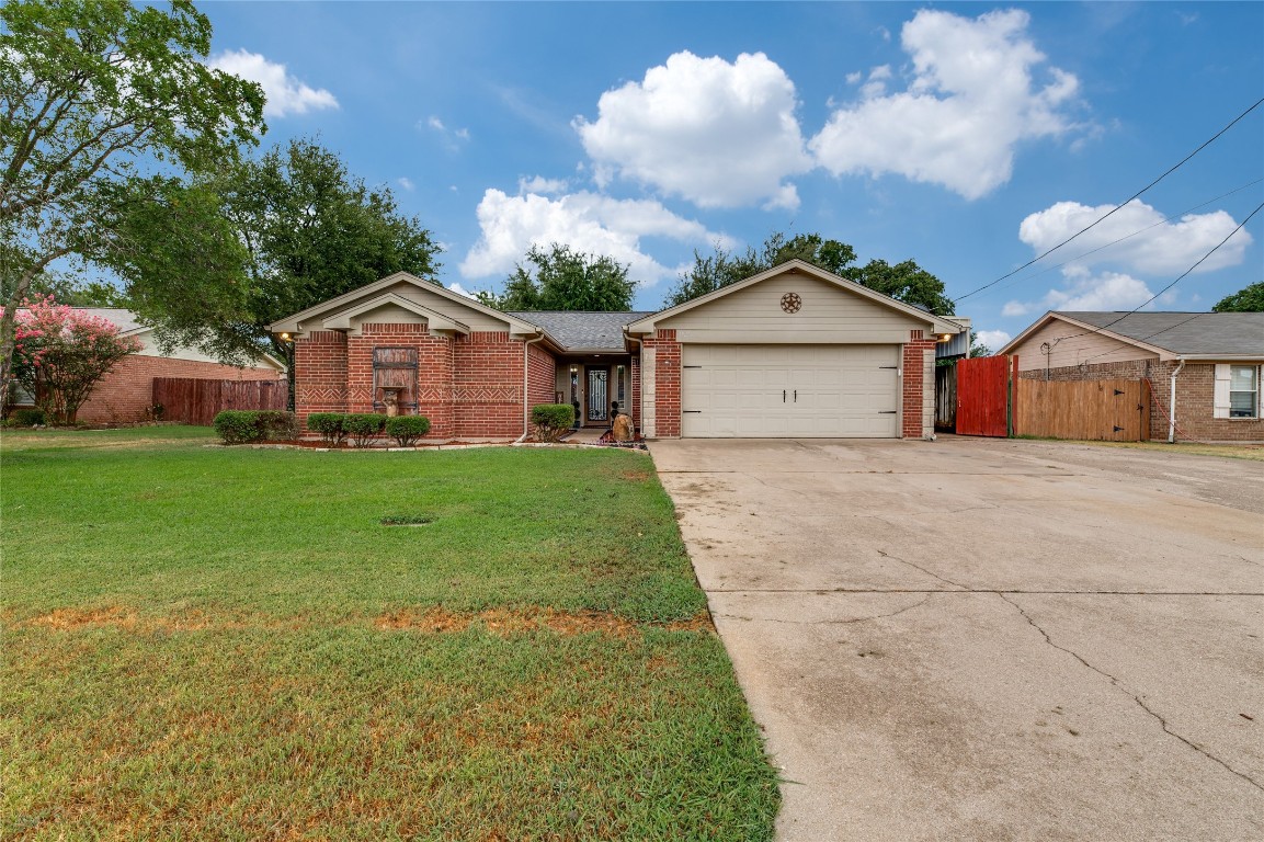 3925 Country Meadows Circle Granbury TX 76049