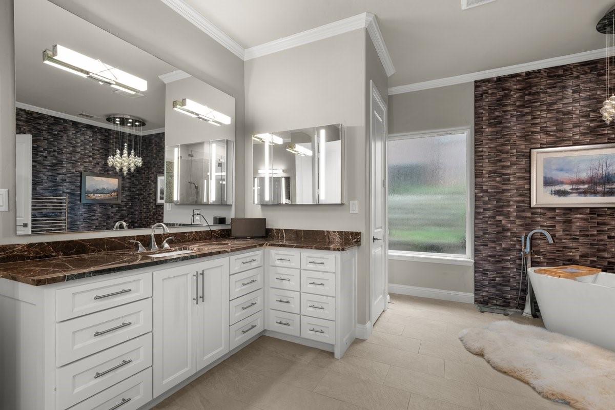 7004 Stone Bluff Court Granbury TX 76048