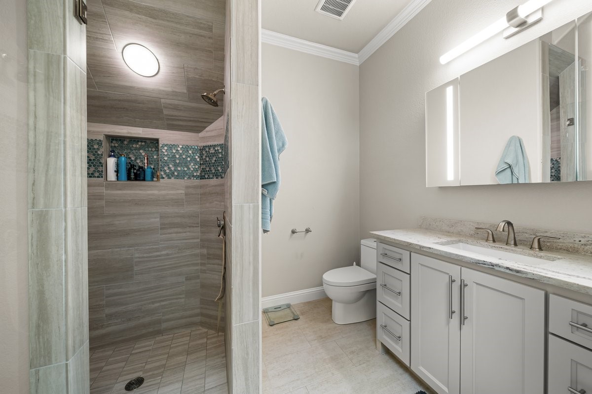 7004 Stone Bluff Court Granbury TX 76048
