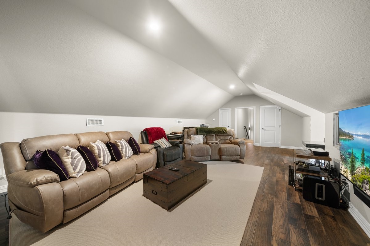 7004 Stone Bluff Court Granbury TX 76048