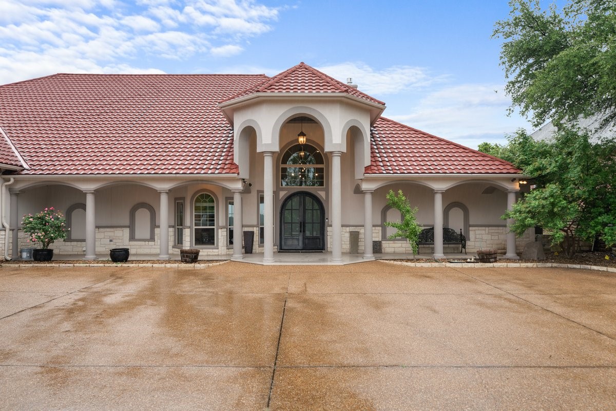 7004 Stone Bluff Court Granbury TX 76048