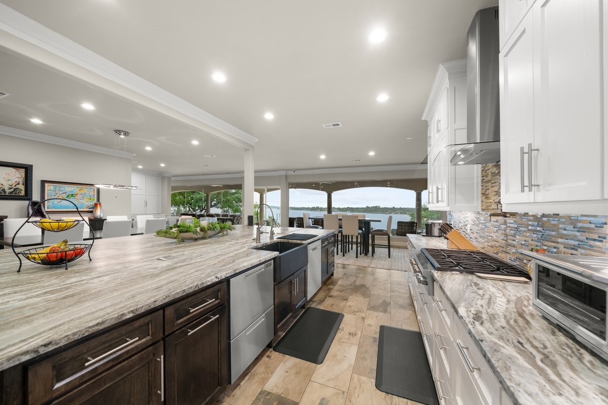 7004 Stone Bluff Court Granbury TX 76048