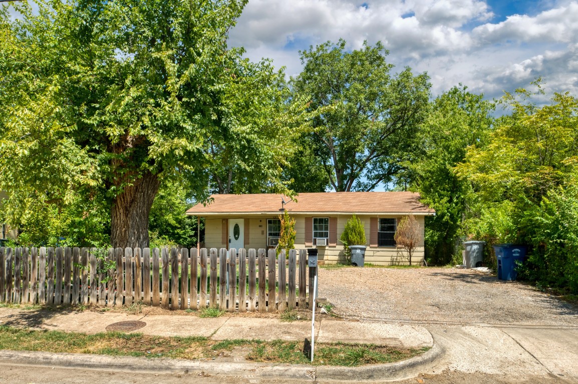 4238 Landrum Avenue Dallas TX 75216