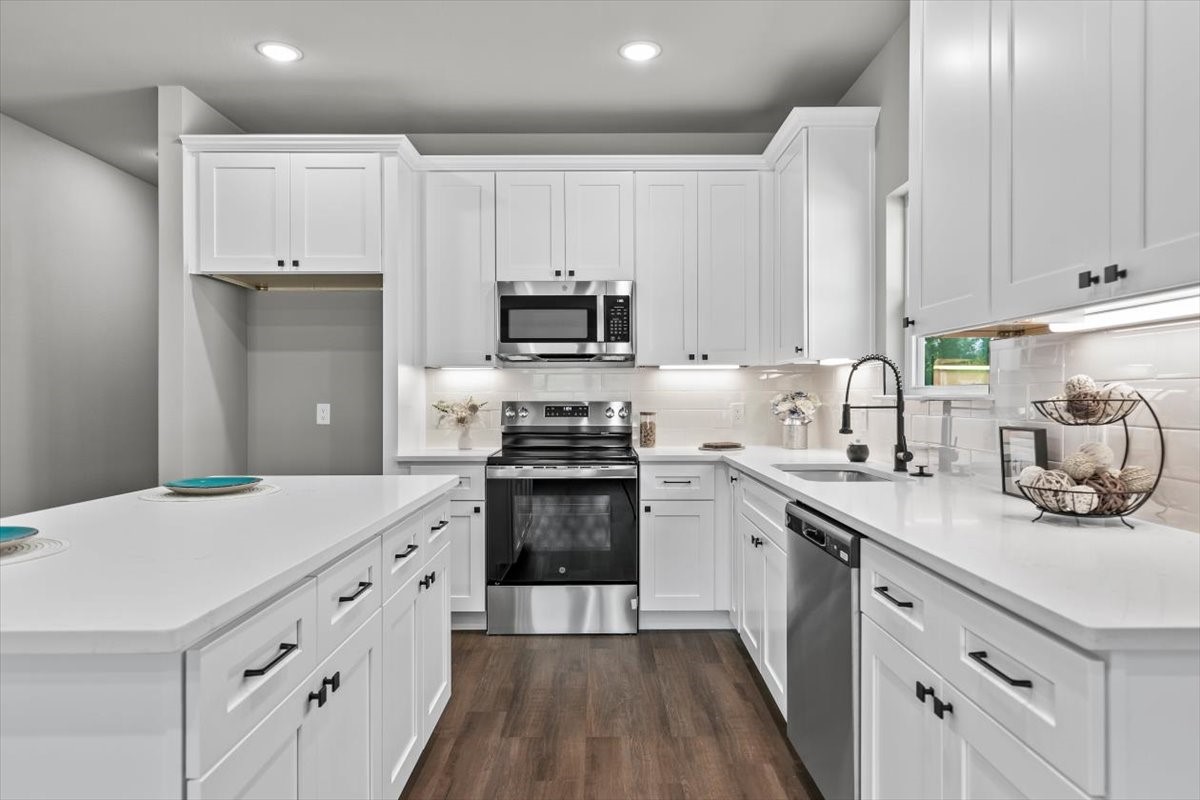 805 Arrowhead Court Granbury TX 76048