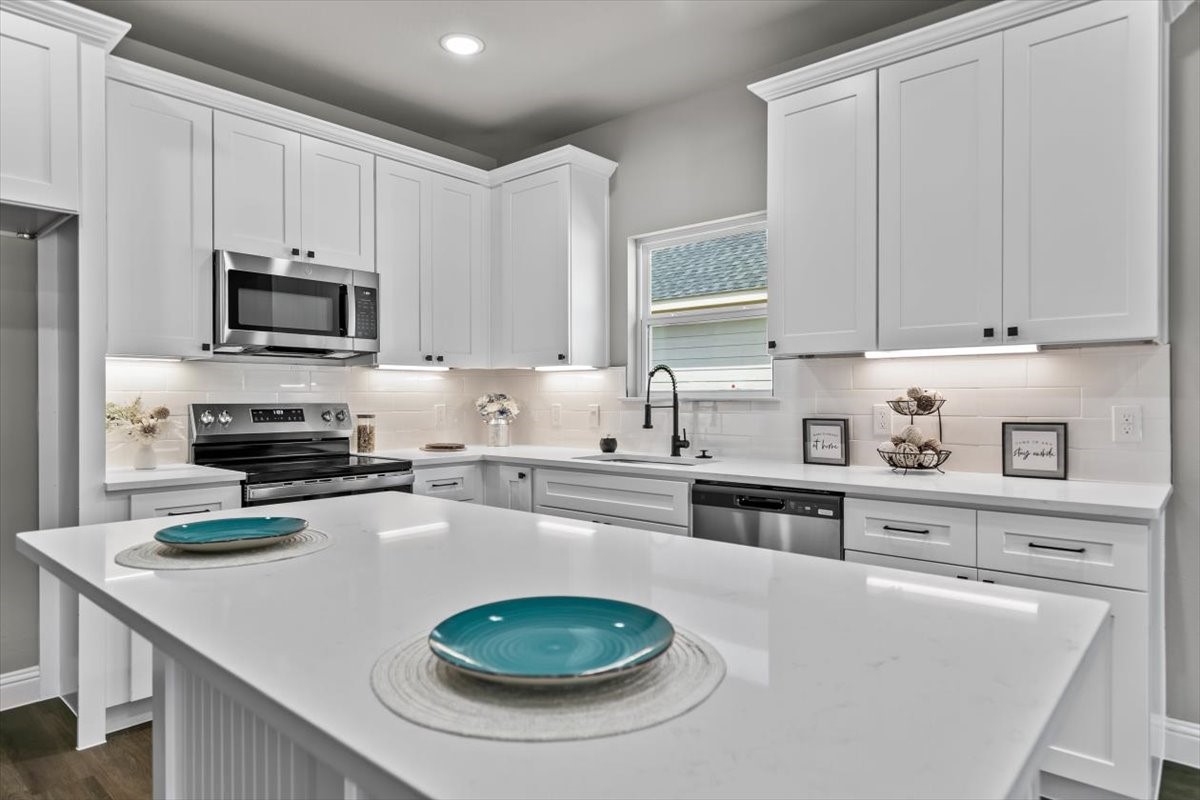805 Arrowhead Court Granbury TX 76048