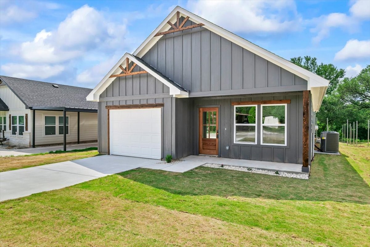 805 Arrowhead Court Granbury TX 76048