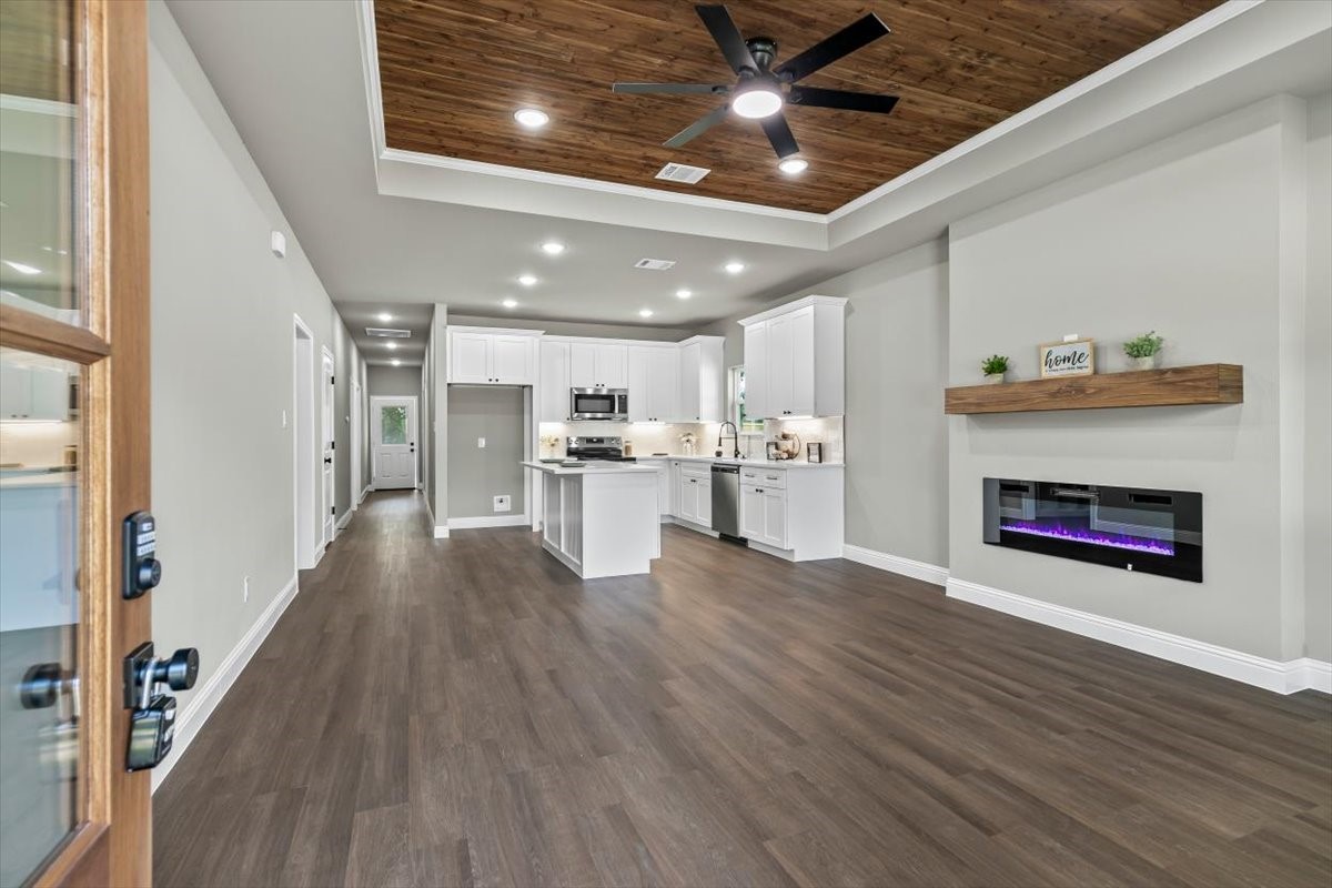 805 Arrowhead Court Granbury TX 76048