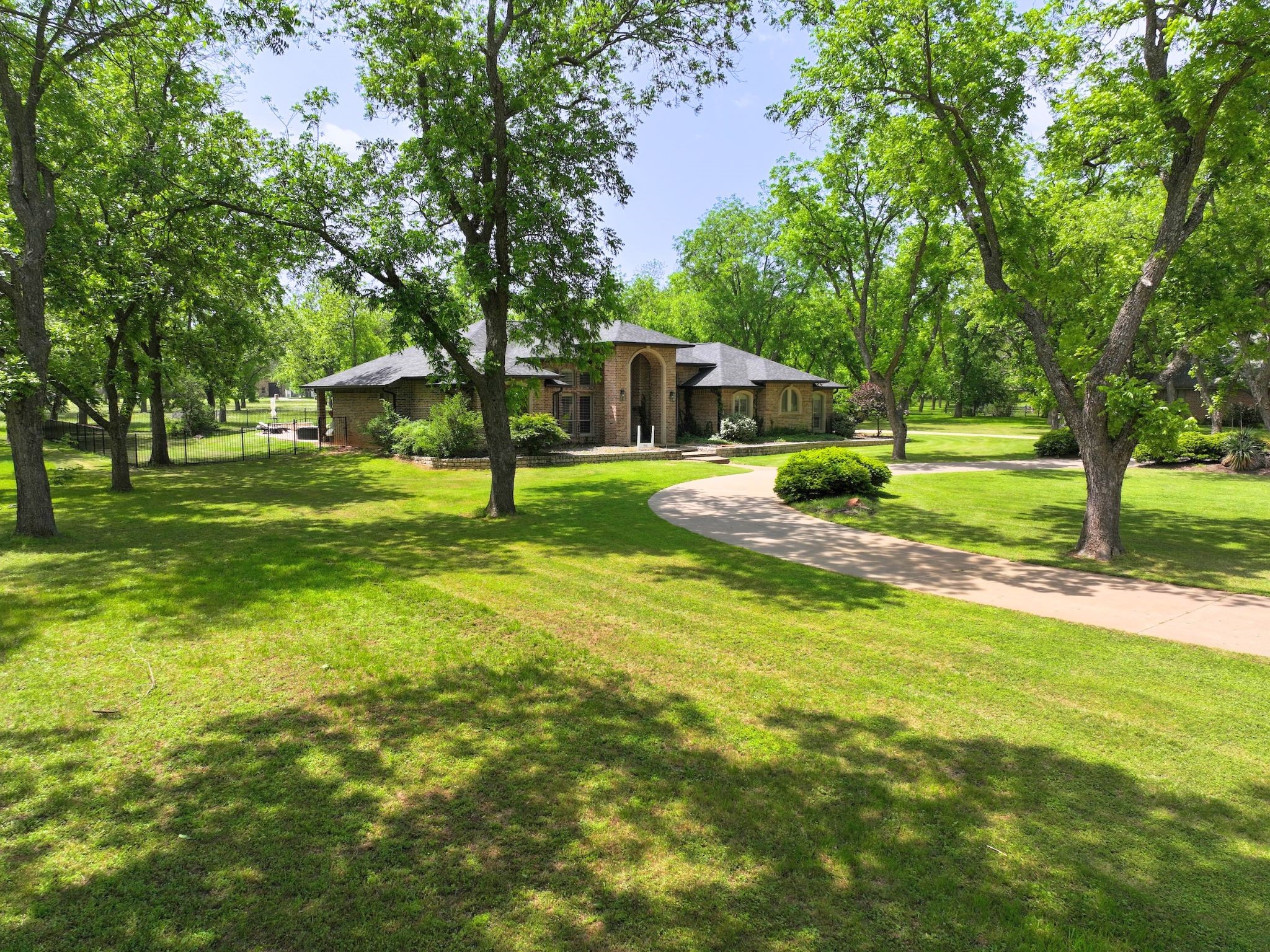 8810 S Hampton Drive Granbury TX 76049