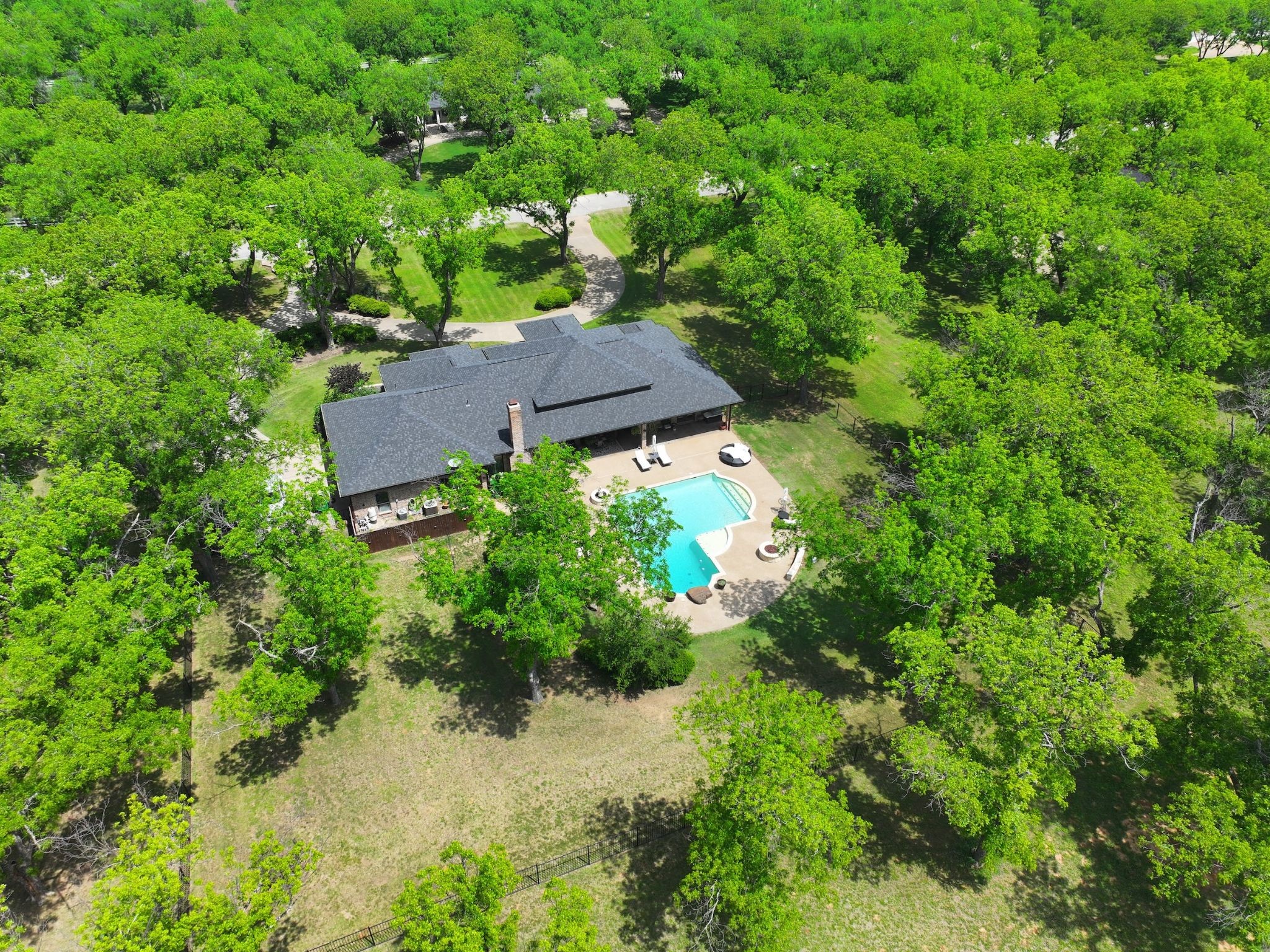 8810 S Hampton Drive Granbury TX 76049