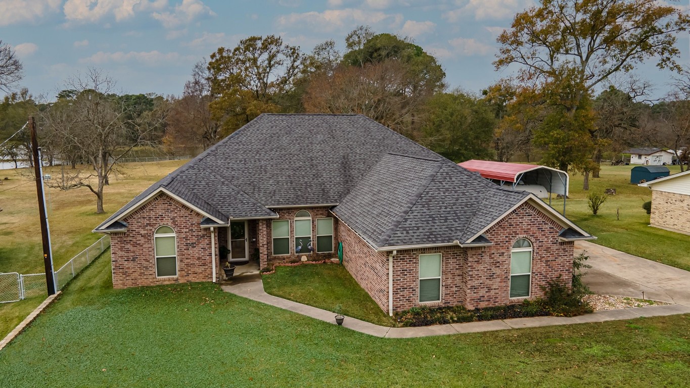2118 Royal Drive W Chandler TX 75758