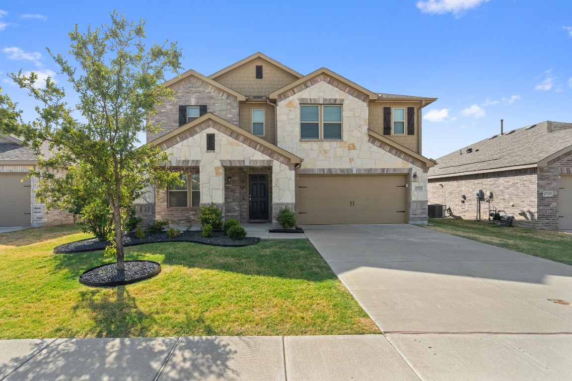 2725 Tobias Lane Aubrey TX 76227