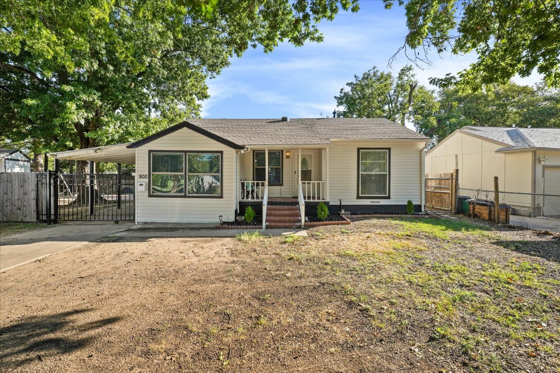 900 SE 11th Street Grand Prairie TX 75051