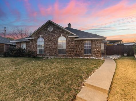 1931 Hearthside Lane Garland TX 75044