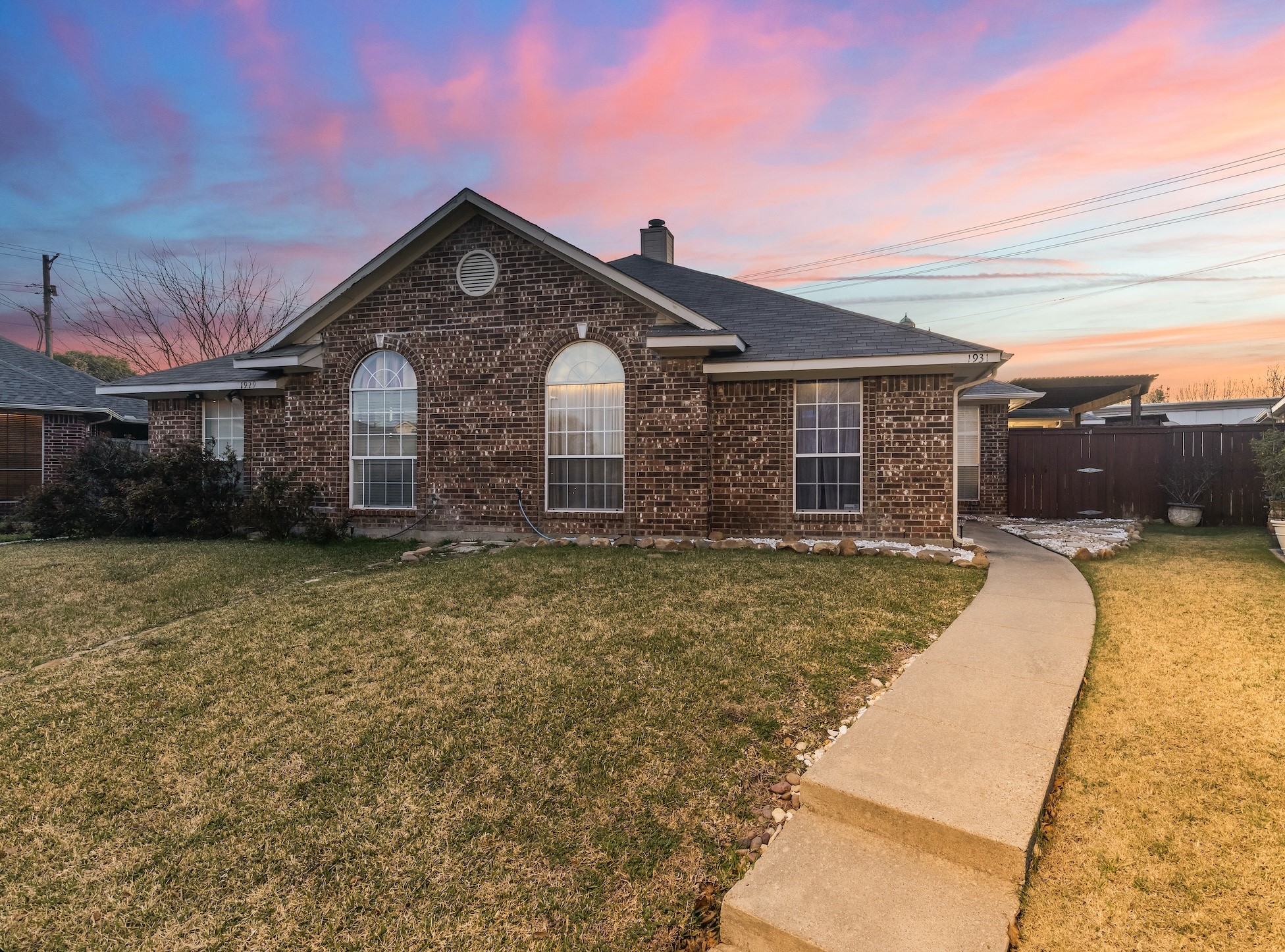 1931 Hearthside Lane Garland TX 75044