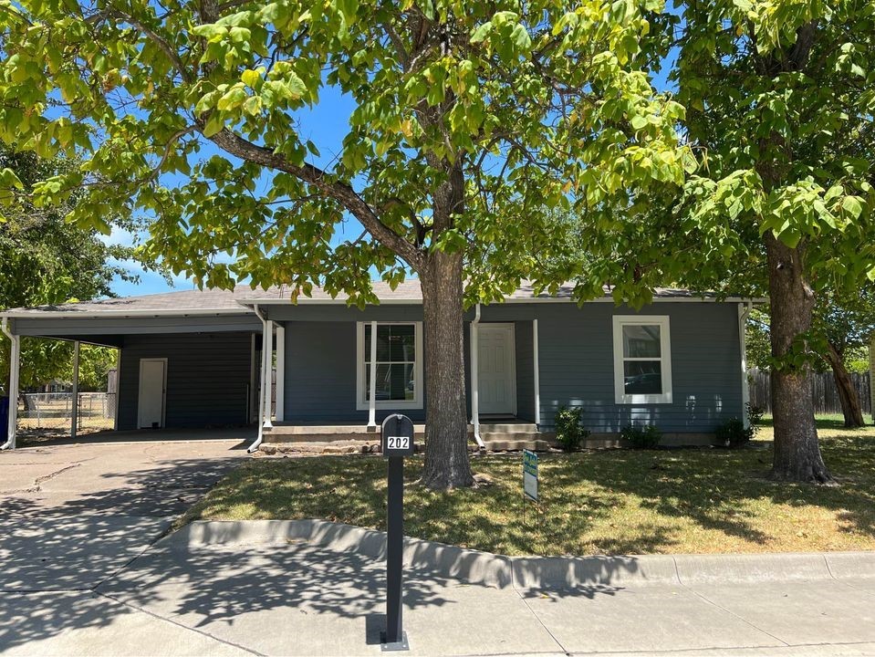 202 W Trinity Street Forney TX 75126