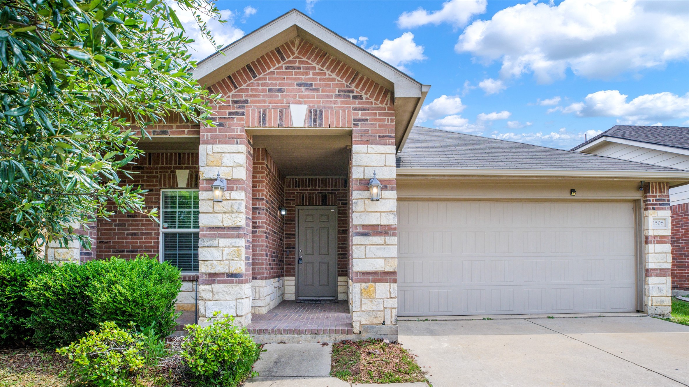 1508 Mockingbird Aubrey TX 76227