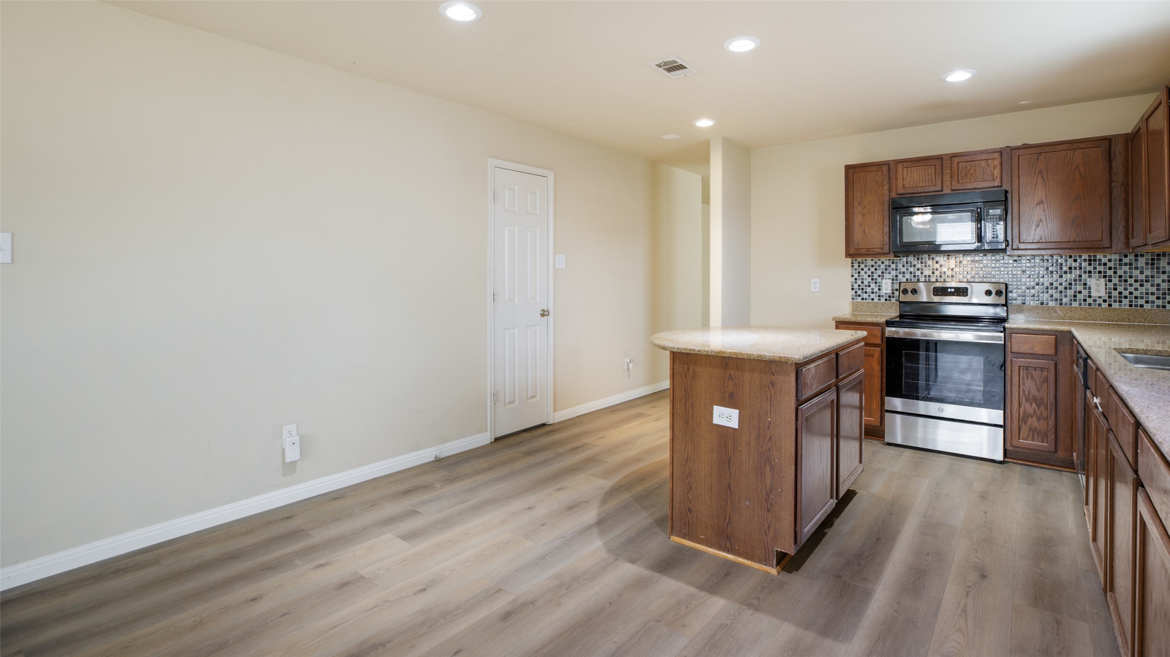 1508 Mockingbird Aubrey TX 76227