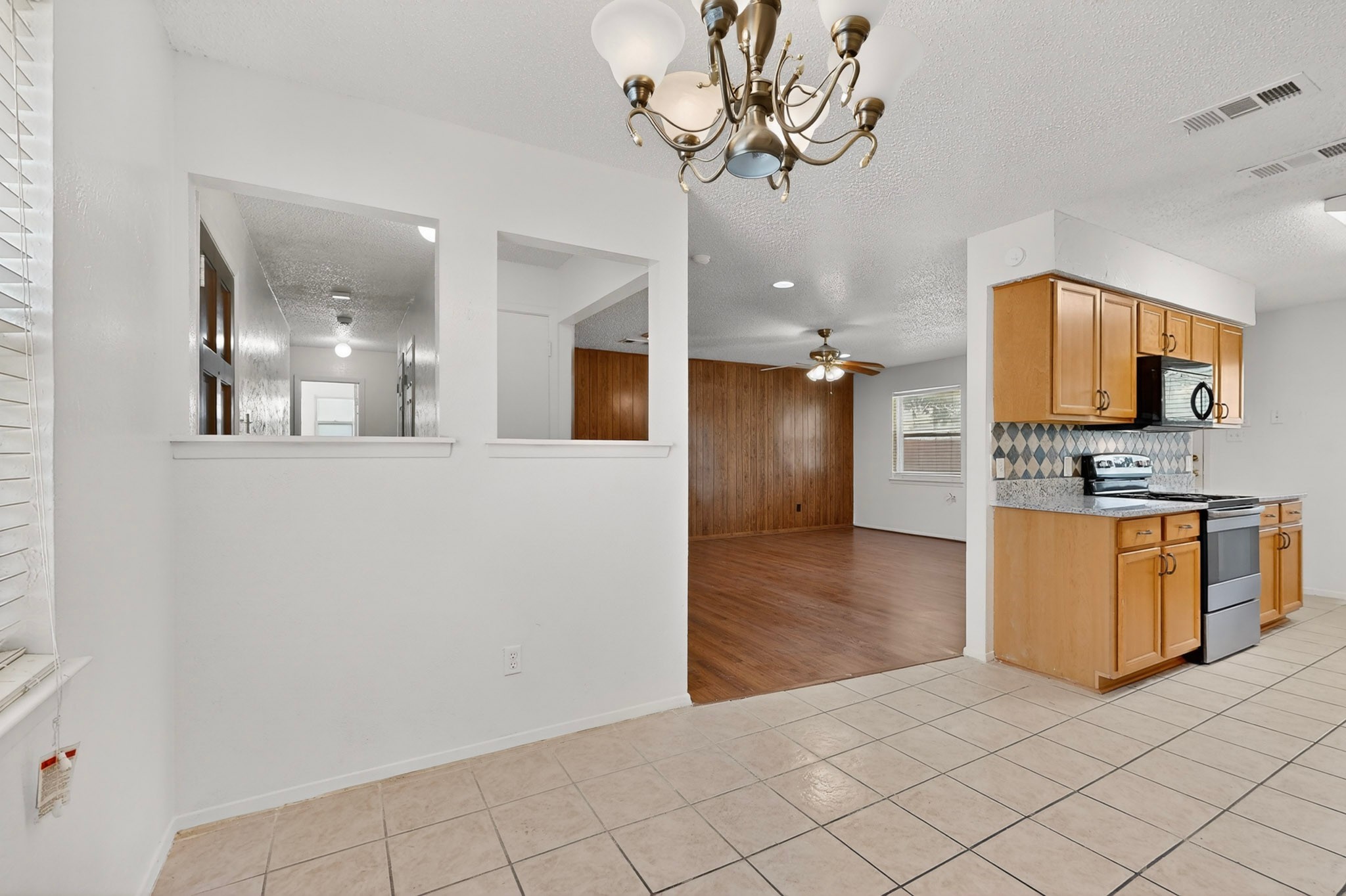 4512 Tiptop Street Haltom City TX 76117