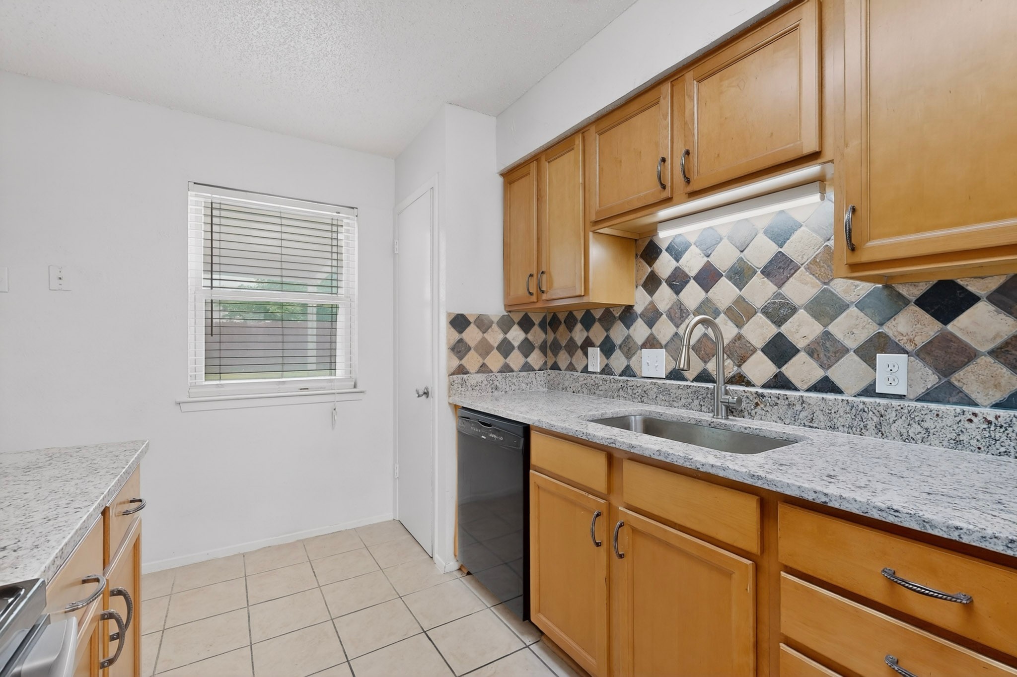 4512 Tiptop Street Haltom City TX 76117