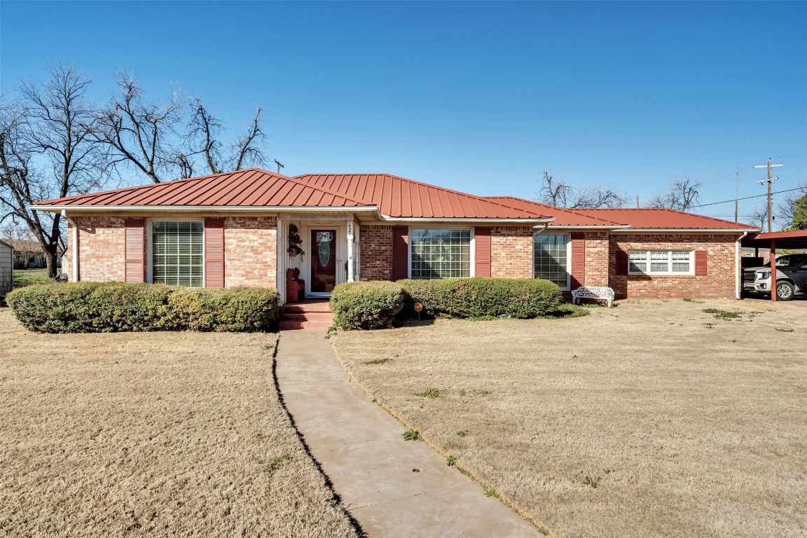 421 S 11th Avenue Munday TX 76371