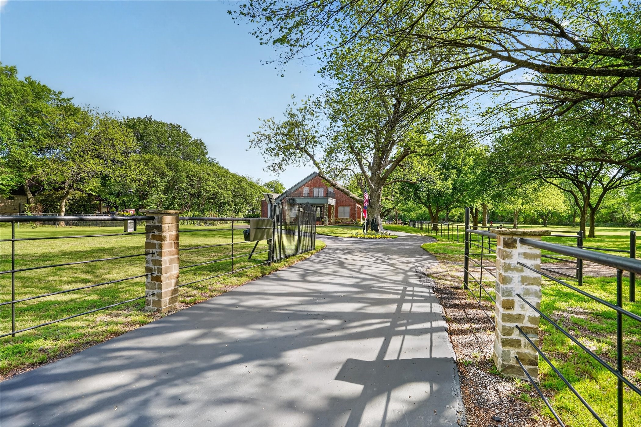 1290 Fox Lane Burleson TX 76028