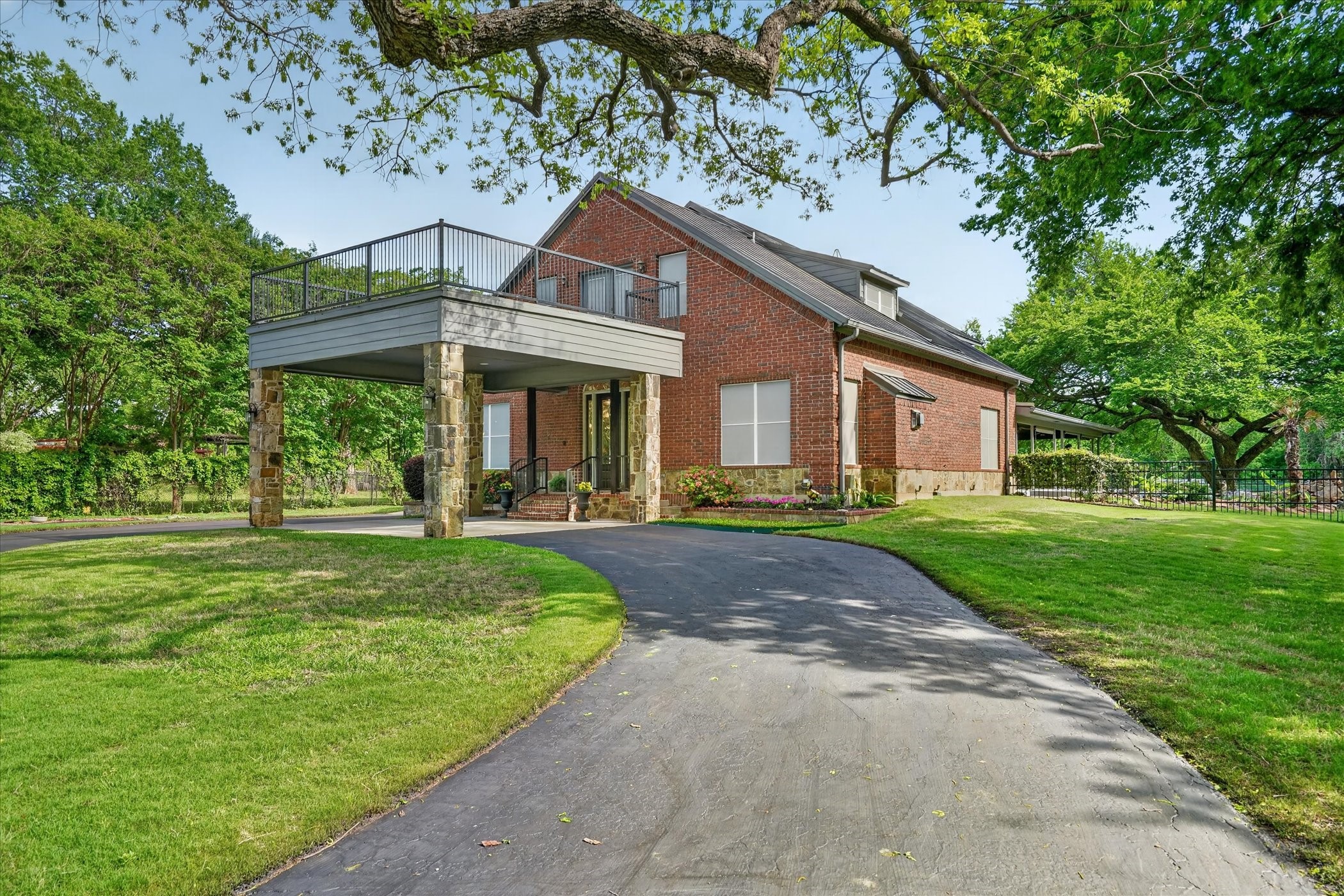 1290 Fox Lane Burleson TX 76028