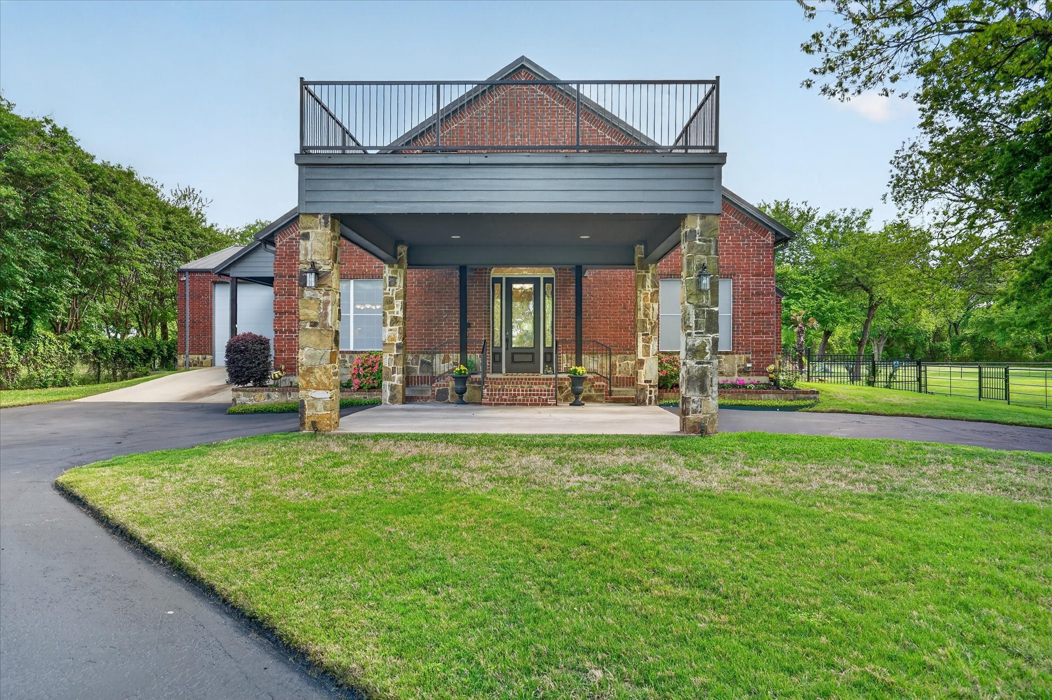 1290 Fox Lane Burleson TX 76028