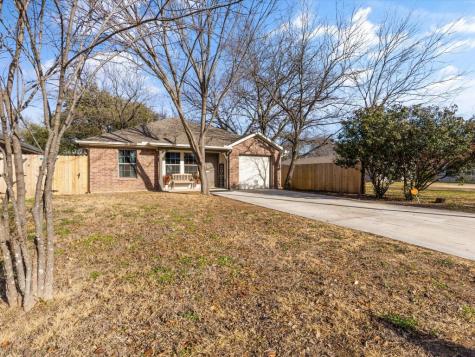 1316 N Robinson Street Cleburne TX 76031