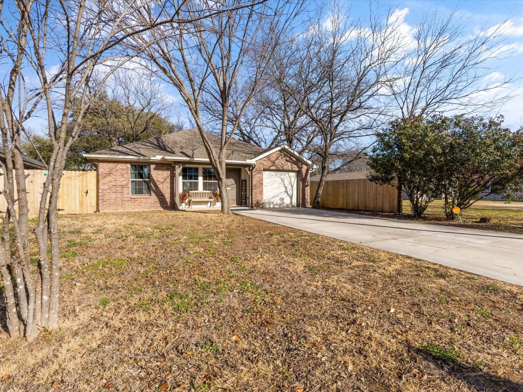 1316 N Robinson Street Cleburne TX 76031