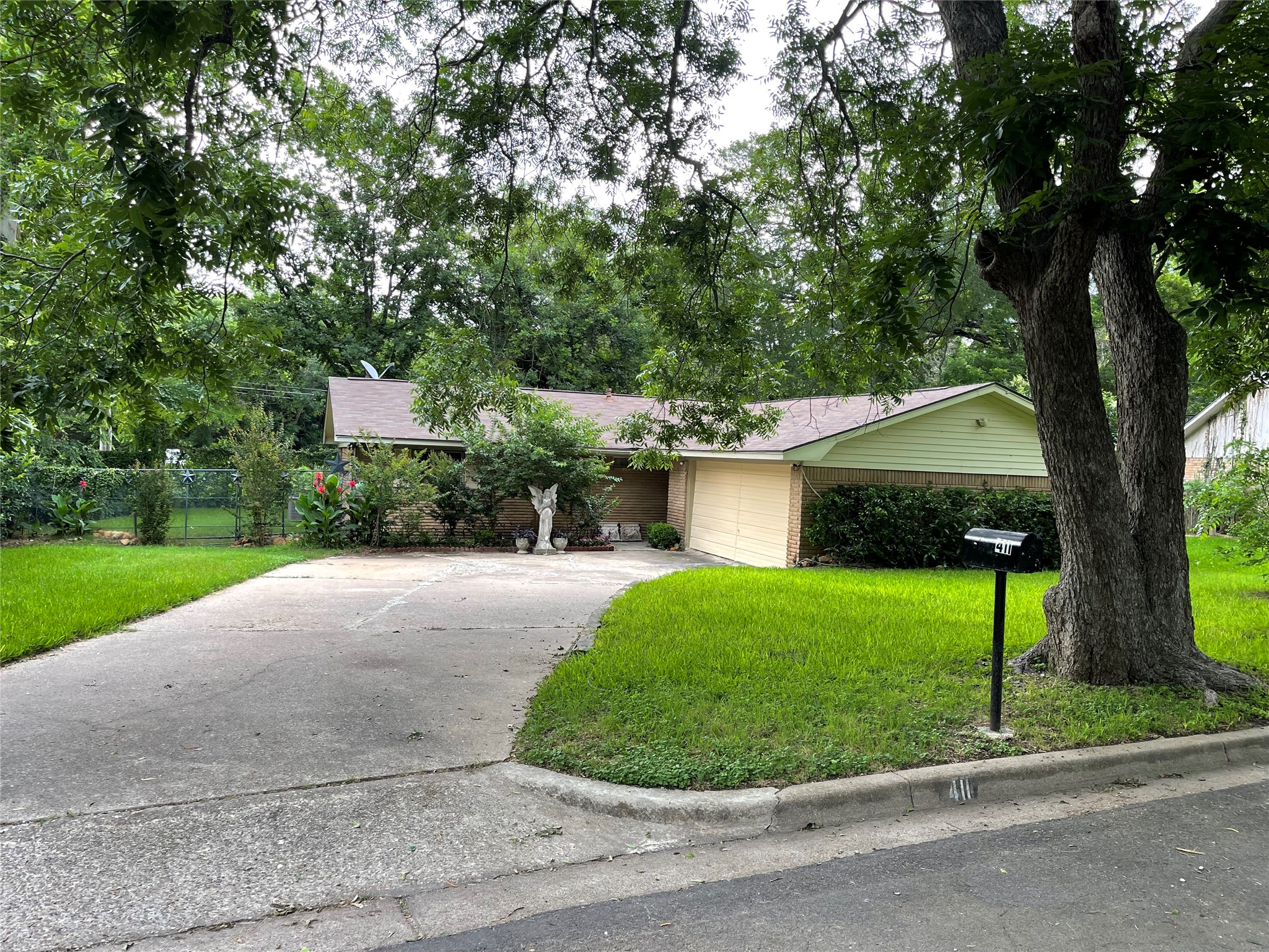 411 Brookwood Drive Woodway TX 76712