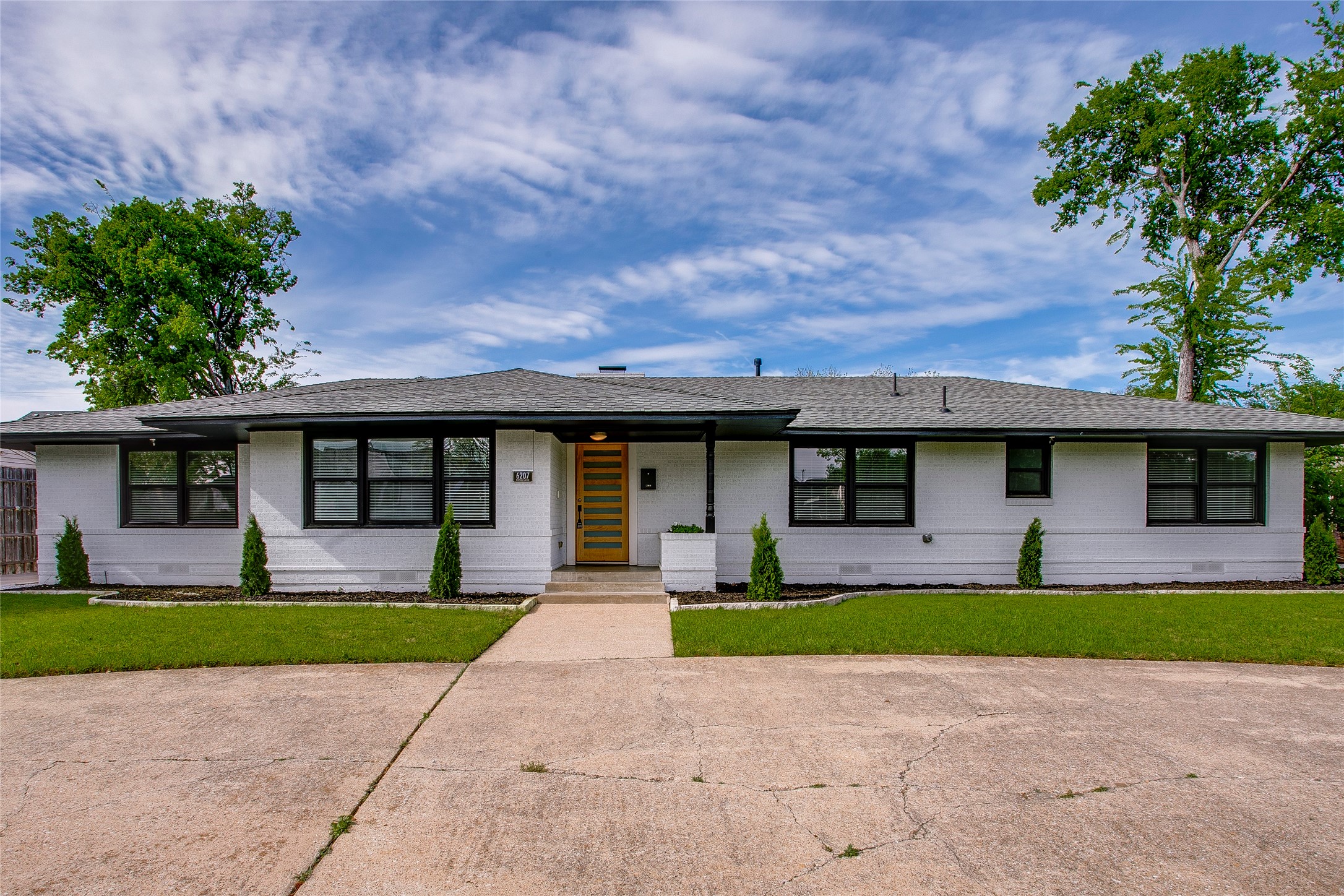 6207 Royal Lane Dallas TX 75230