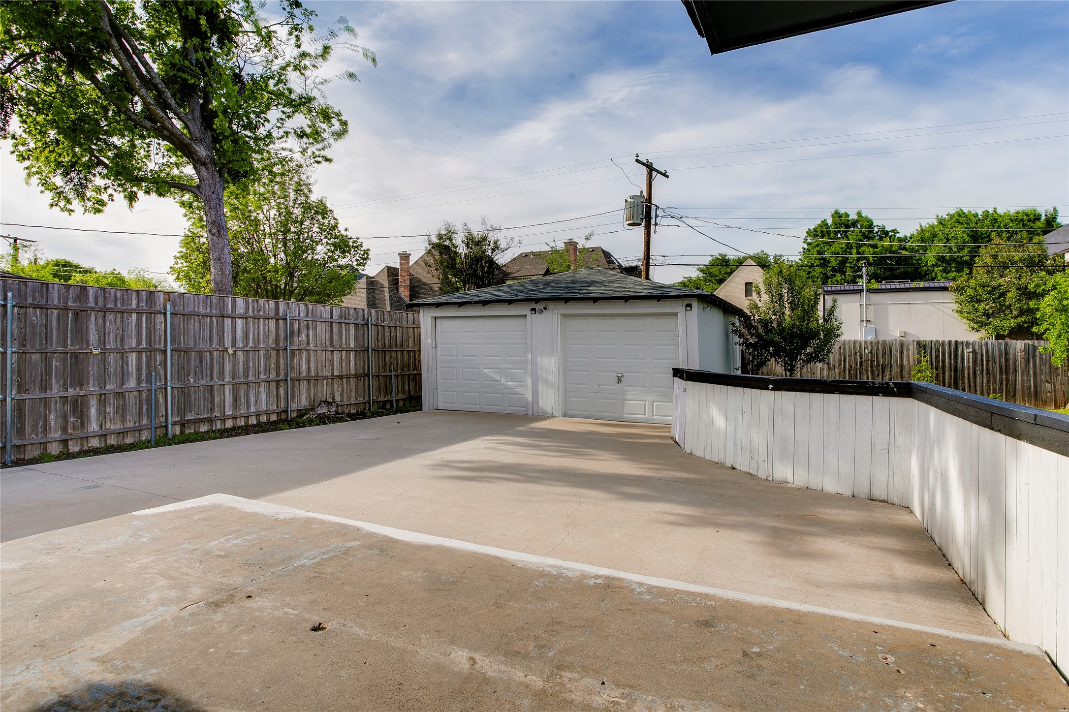 6207 Royal Lane Dallas TX 75230