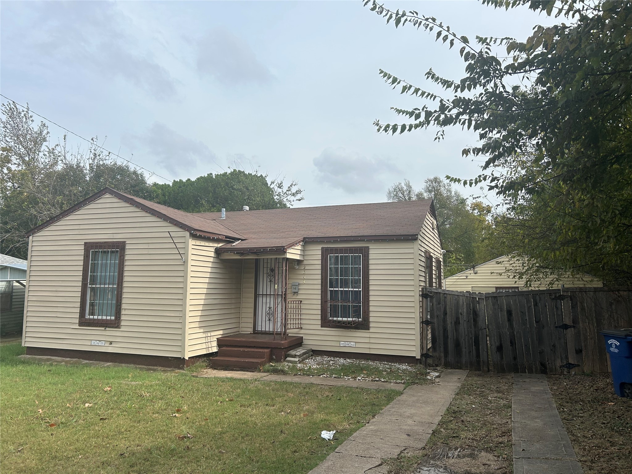 2348 Village Way Dallas TX 75216