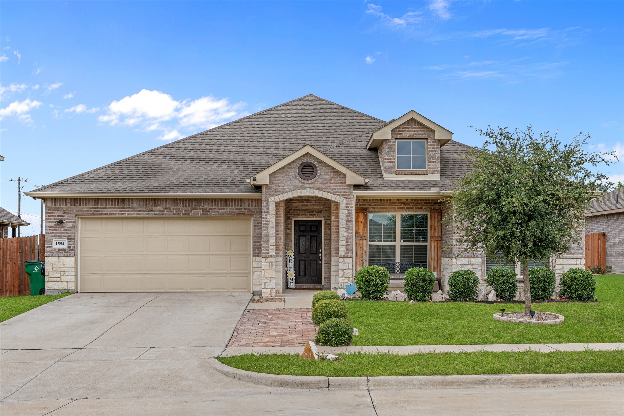 1554 Woodlake Drive Waxahachie TX 75165