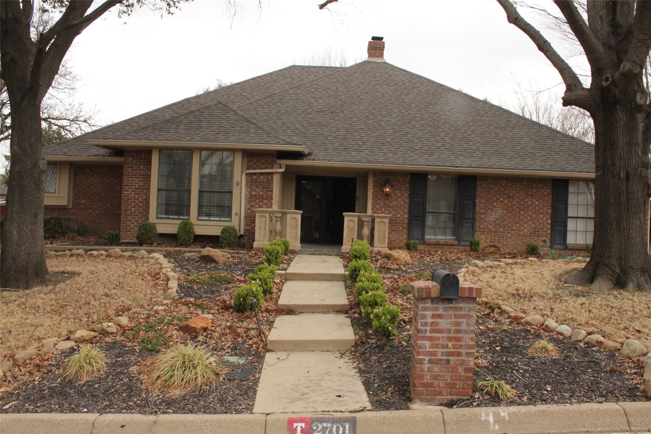 2701 Shadow Drive W Arlington TX 76006