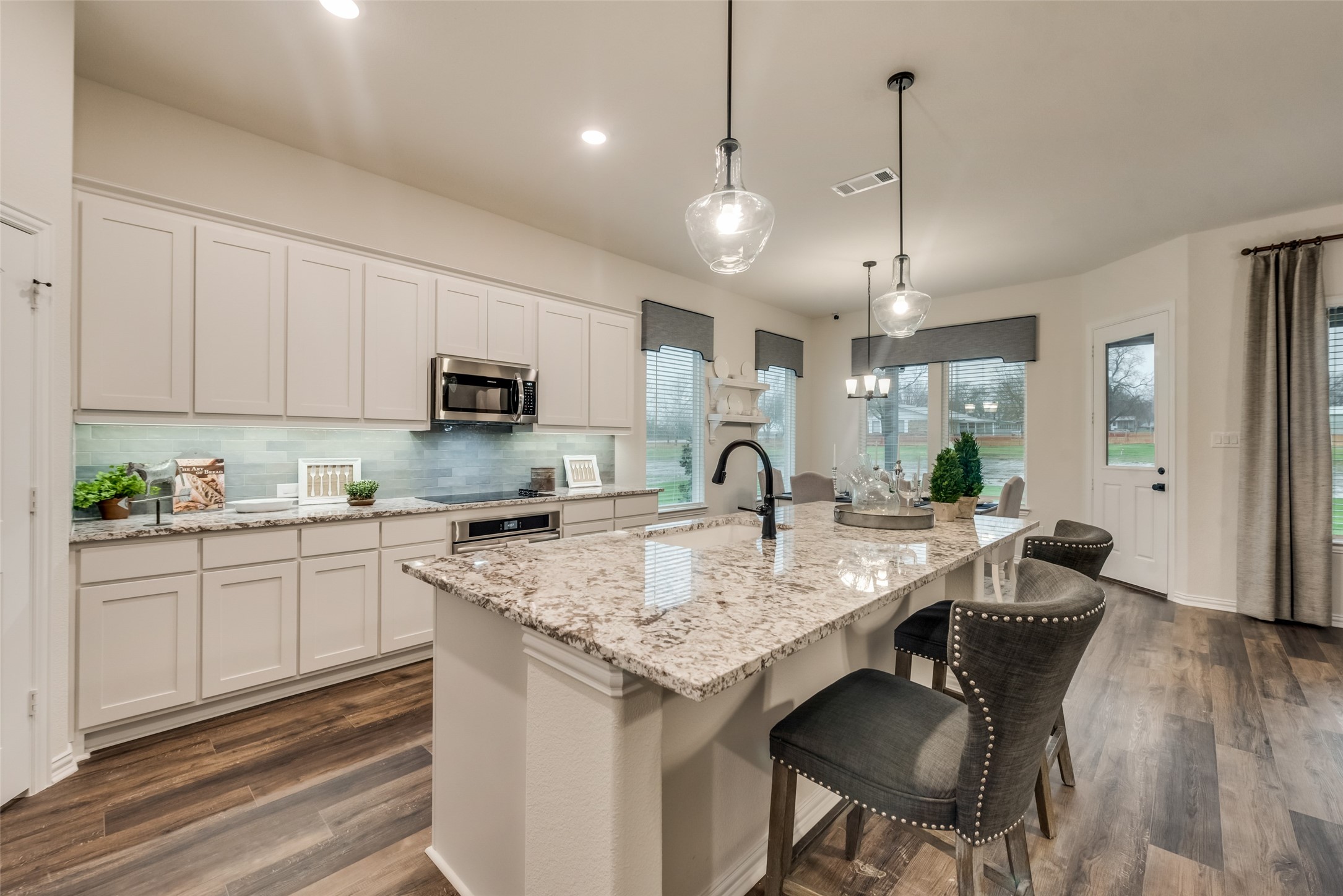 61 Roosevelt Lane Valley View TX 76272
